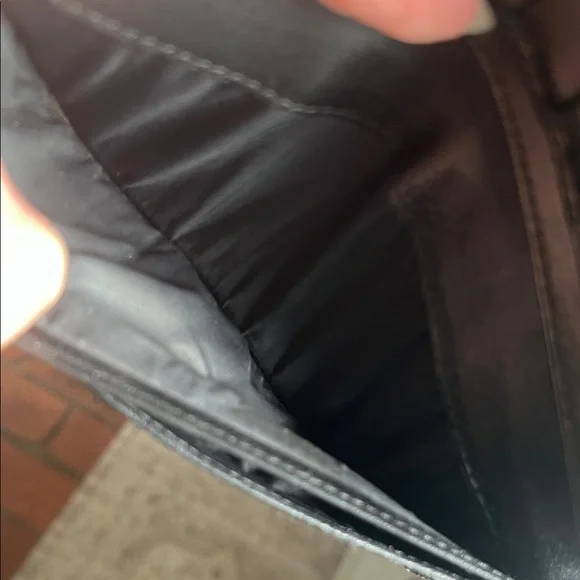 Vintage Gucci Black Leather Wallet with Gold Tone Clasp - Picture 12 of 16